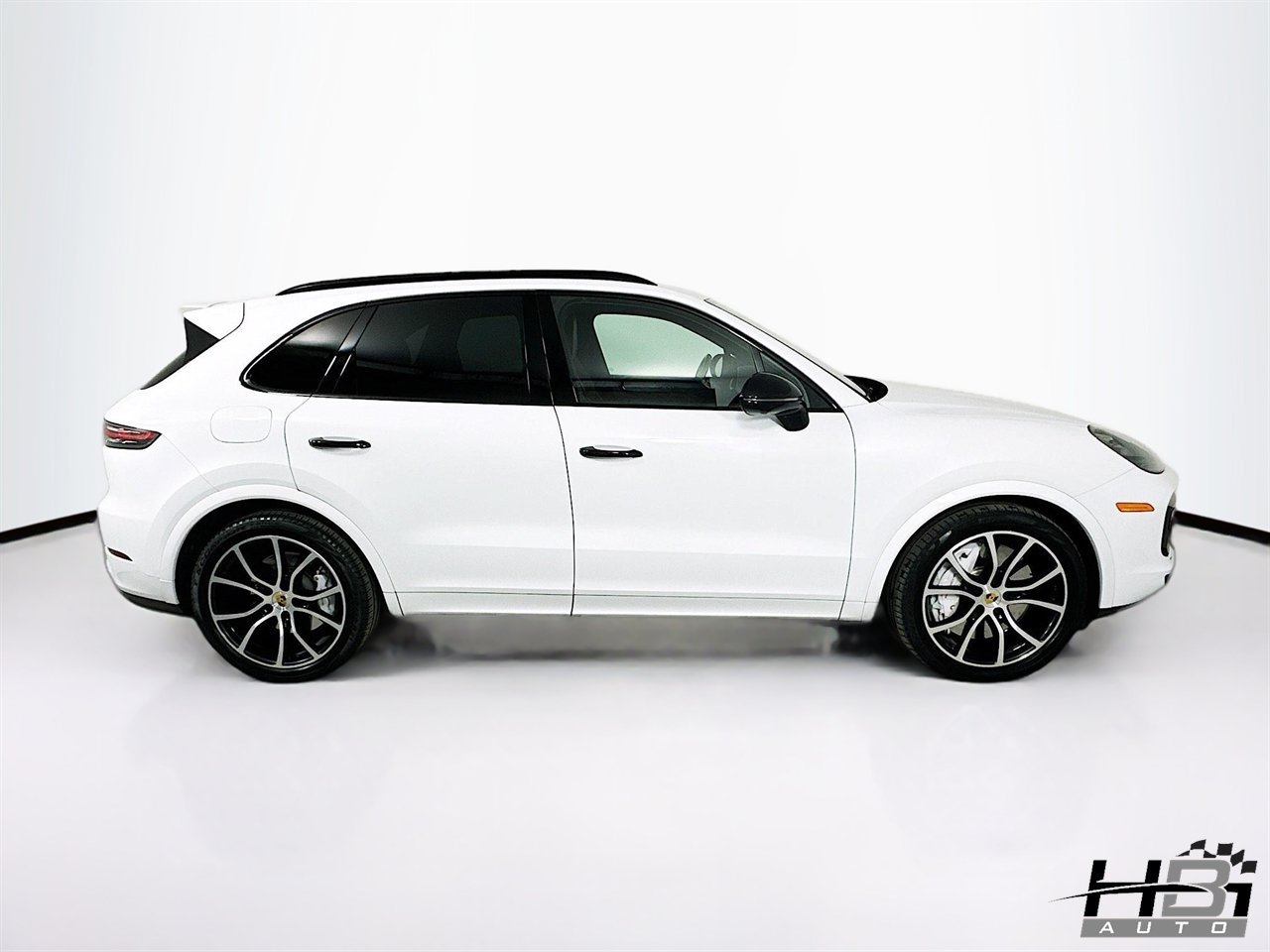 Used 2019 Porsche Cayenne Turbo w/ Premium Plus Package AWD/4WD image 4