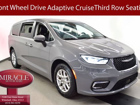 Used 2023 Chrysler Pacifica Limited FWD image 1