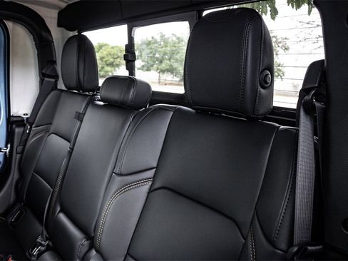 New 2025 Jeep Gladiator Sport w/ Premium Package image 19