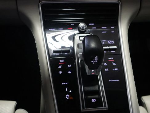 Used 2019 Porsche Panamera w/ Premium Package Plus image 18