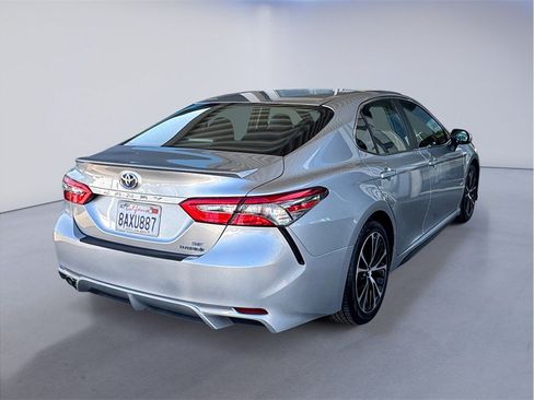 Used 2018 Toyota Camry SE FWD image 6