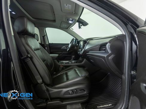 Used 2020 Chevrolet Traverse Premier FWD image 44