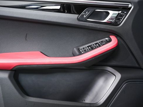 Certified 2022 Porsche Macan AWD image 6