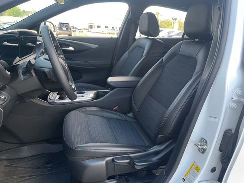 Used 2024 Buick Envista Preferred w/ Advanced Safety Package FWD image 11