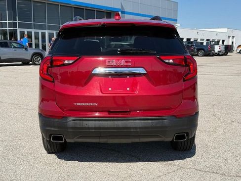 Used 2018 GMC Terrain SLE w/ Driver Convenience Package FWD image 3