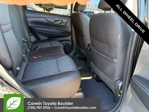 Used 2017 Nissan Rogue SV AWD/4WD image 14