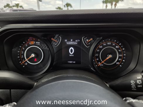 Used 2025 Jeep Wrangler Willys image 10