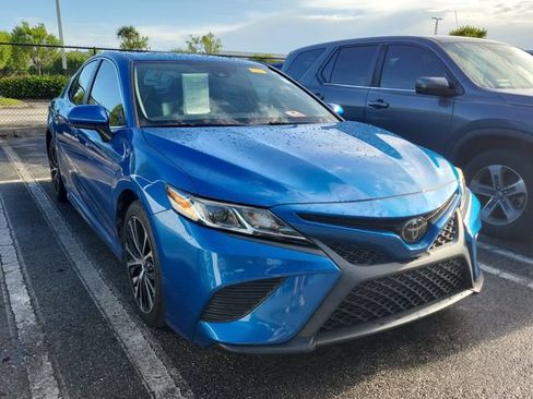 Used 2019 Toyota Camry SE FWD image 3