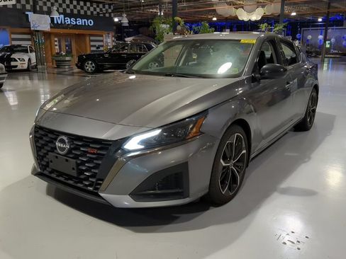 Used 2024 Nissan Altima 2.5 SR w/ SR Premium Package FWD image 1