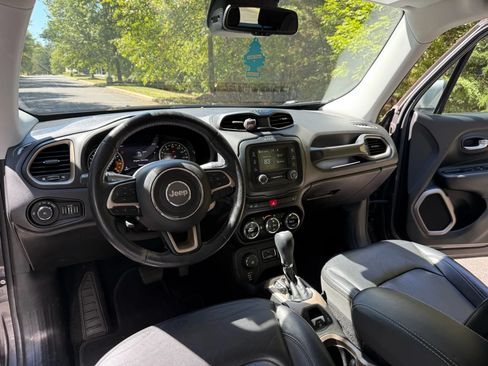 Used 2017 Jeep Renegade Limited AWD/4WD image 10