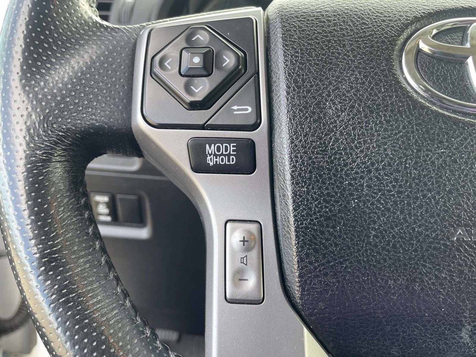 Used 2016 Toyota 4Runner SR5 AWD/4WD image 19