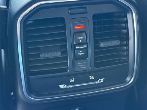 Used 2025 Porsche Macan image 15