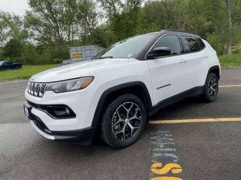Used 2024 Jeep Compass Limited AWD/4WD image 4
