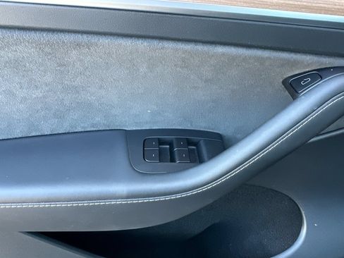 Used 2025 Tesla Model Y Long Range RWD image 11