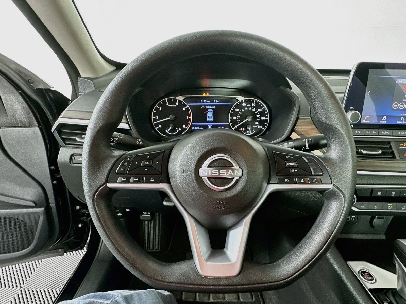 Used 2025 Nissan Altima 2.5 SV FWD image 11