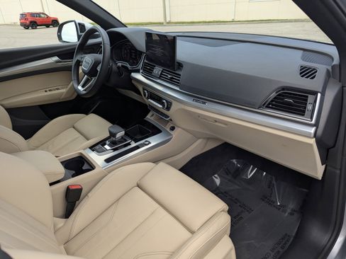 Certified 2025 Audi Q5 2.0T Premium w/ Convenience Plus Package image 14
