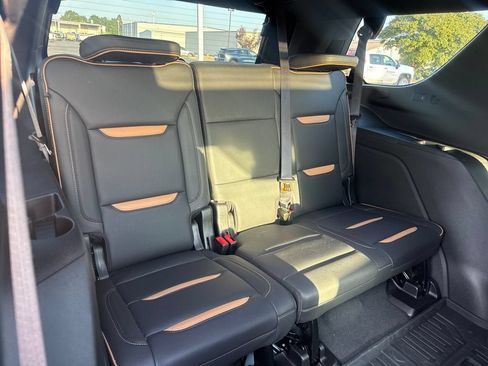 Used 2024 GMC Yukon AT4 w/ Technology Package AWD/4WD image 15