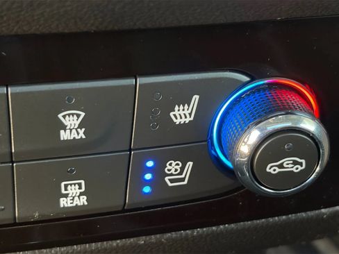 Used 2019 Buick Enclave Premium AWD/4WD image 25
