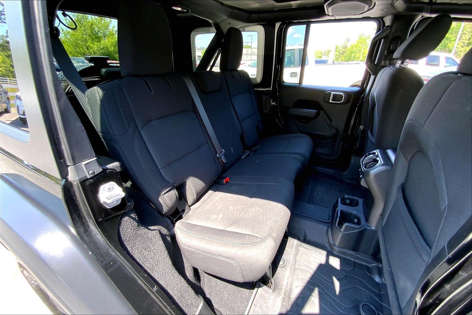 Used 2019 Jeep Wrangler Unlimited Sport AWD/4WD image 31