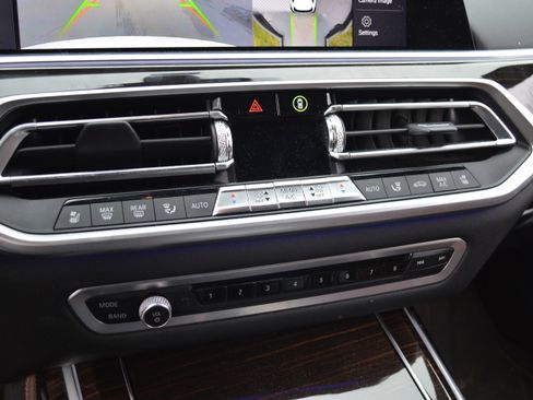 Used 2020 BMW X7 xDrive40i w/ M Sport Package image 21