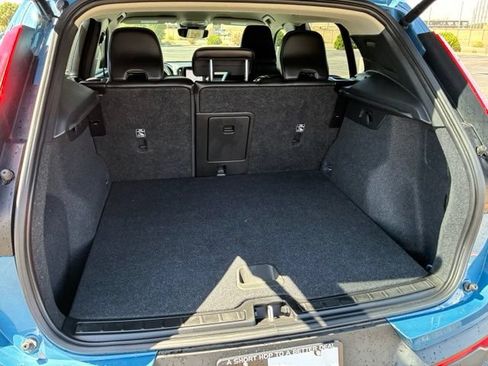Used 2023 Volvo XC40 B4 Core w/ Convenience Package FWD image 16