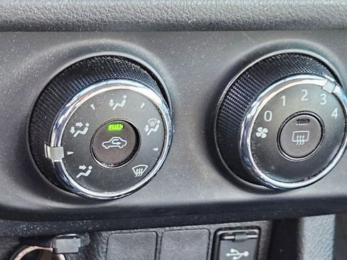 Used 2014 Toyota Corolla L FWD image 11