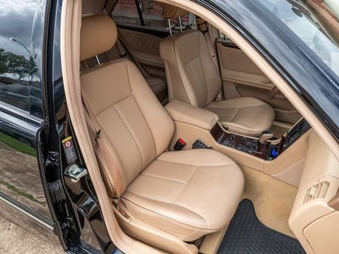 Used 2001 Mercedes-Benz E 320 4MATIC Sedan image 27