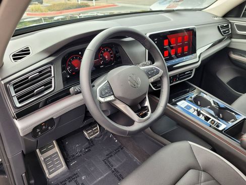 Certified 2025 Volkswagen Atlas Peak Edition SE AWD/4WD image 12
