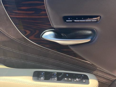 Used 2018 Lexus LS 500 AWD w/ Luxury Package image 16