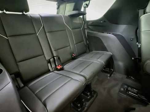 Used 2024 Cadillac Escalade Premium Luxury AWD/4WD image 28