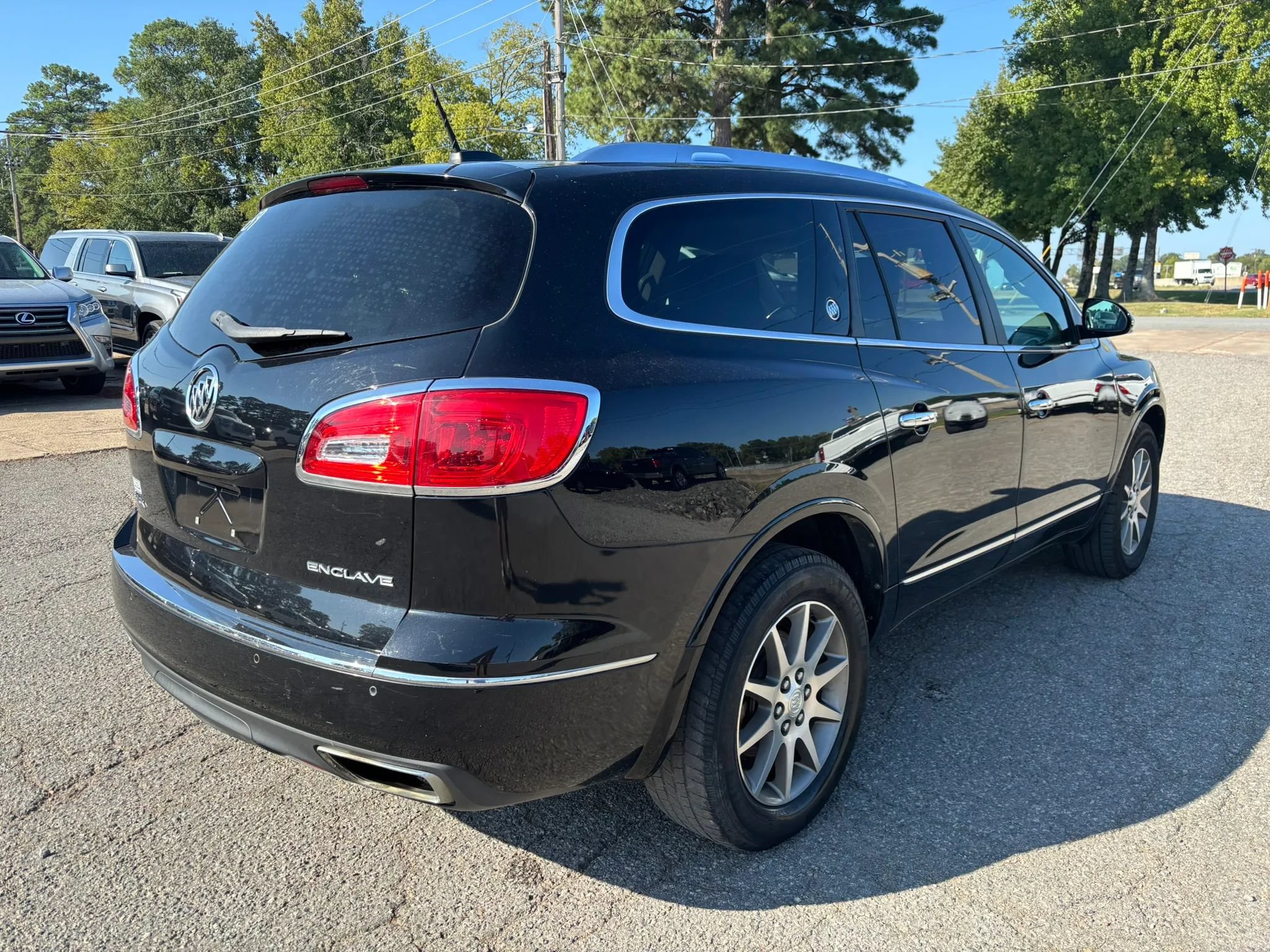 Used 2017 Buick Enclave Leather FWD image 5