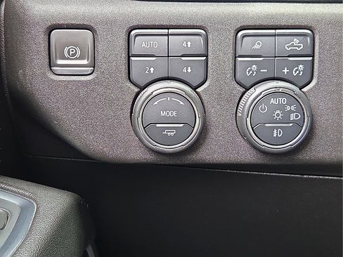 Used 2024 Chevrolet Silverado 2500 LTZ w/ LTZ Convenience Package AWD/4WD image 19