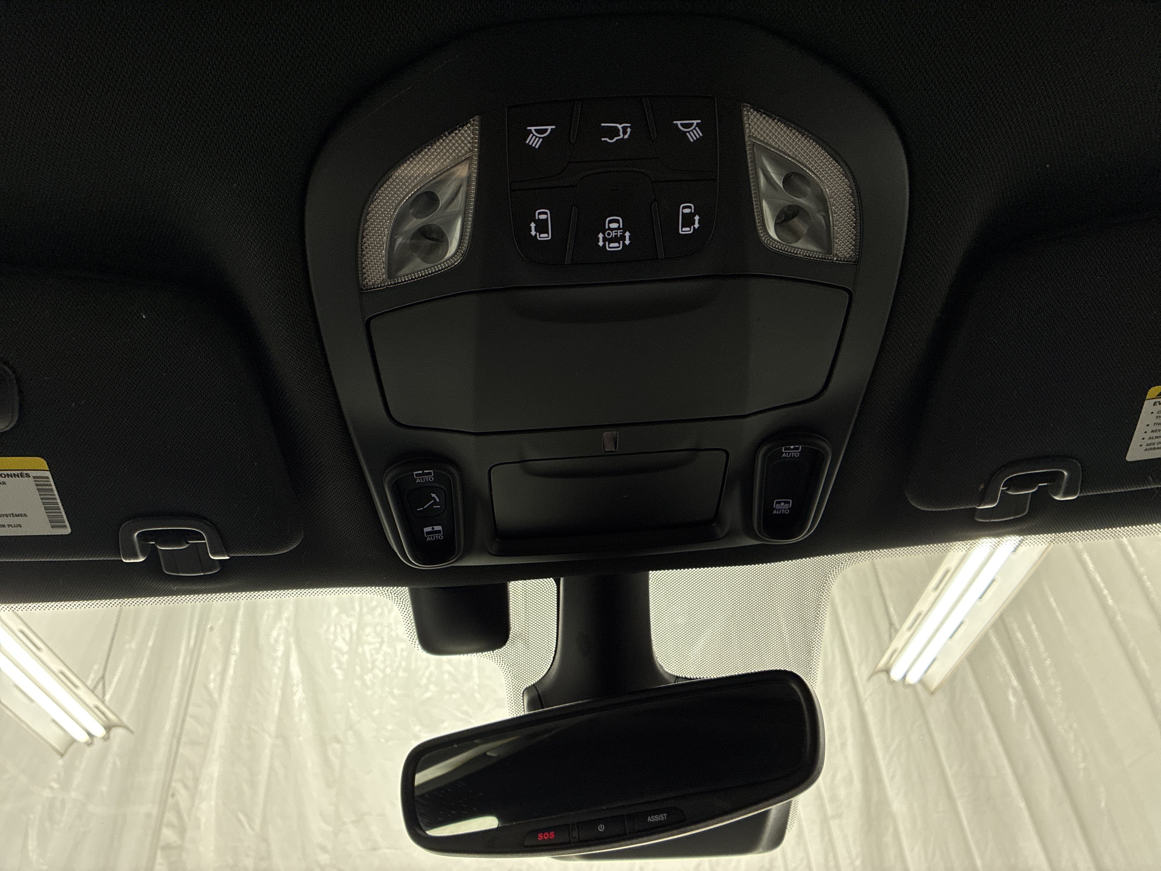 Used 2020 Chrysler Pacifica Touring-L Plus w/ Advanced Safetytec Group FWD image 20