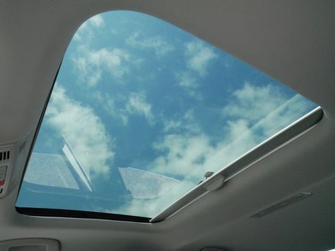 Used 2023 Volkswagen Jetta SE w/ Panoramic Sunroof Package FWD image 31