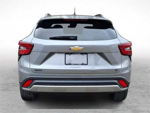 Used 2025 Chevrolet Trax LT w/ Driver Confidence Package image 5