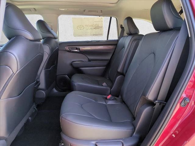 New 2026 Toyota Highlander Platinum AWD/4WD image 15