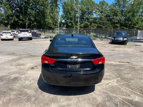 Used 2017 Chevrolet Impala LT w/ Convenience Package FWD image 4