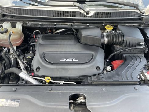 Used 2017 Chrysler Pacifica Touring-L FWD image 14