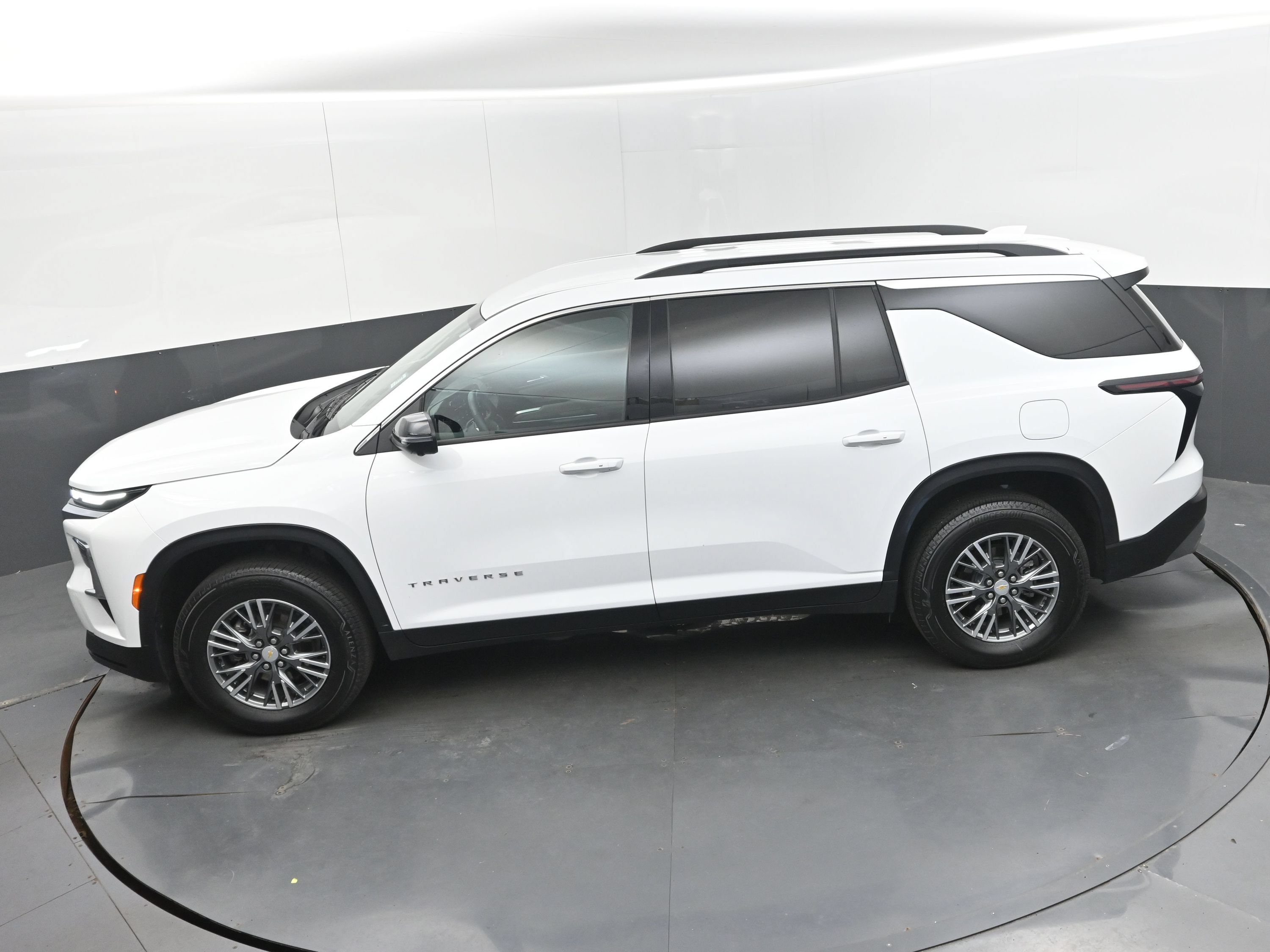 Certified 2026 Chevrolet Traverse LT w/ Driver Confidence Package FWD image 34