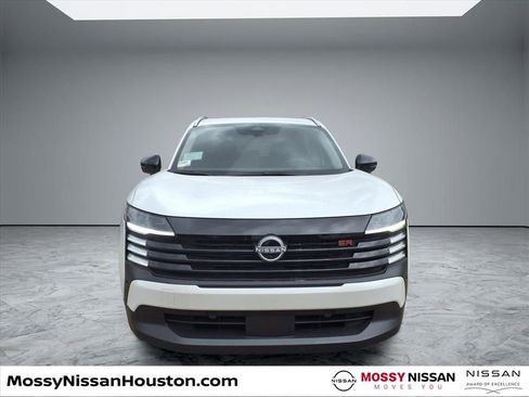 New 2026 Nissan Kicks SR w/ SR Premium Package image 3