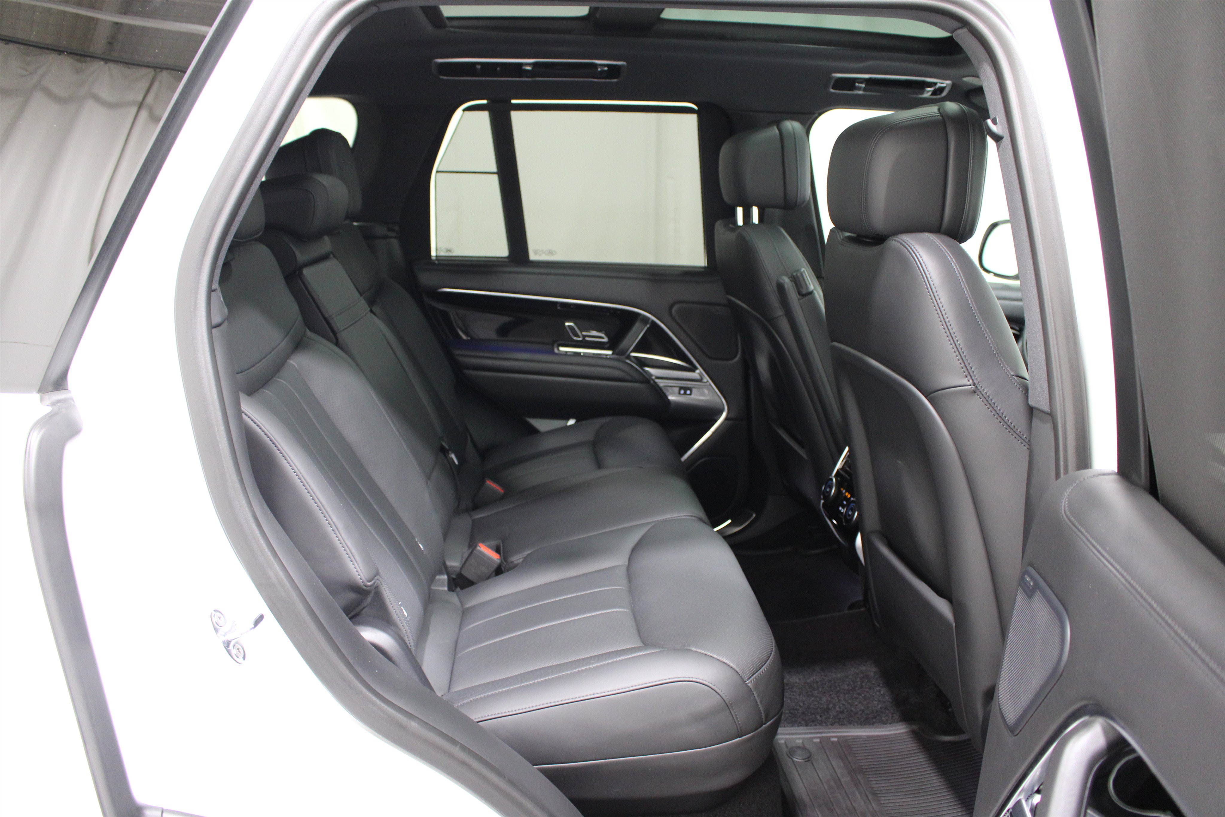 Used 2024 Land Rover Range Rover SE AWD/4WD image 31