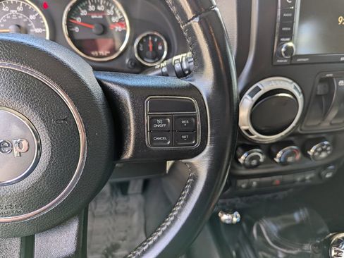 Used 2017 Jeep Wrangler Rubicon AWD/4WD image 17
