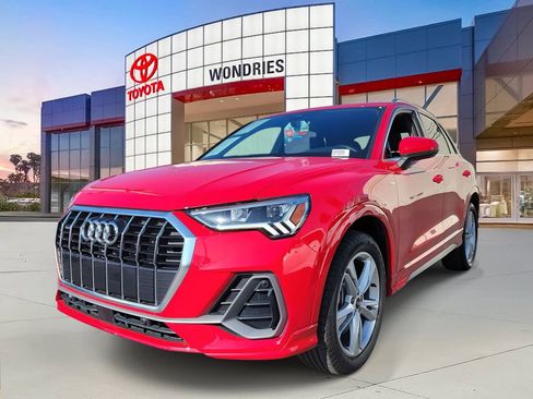 Used 2023 Audi Q3 2.0T Premium w/ 19" Wheel Package image 2