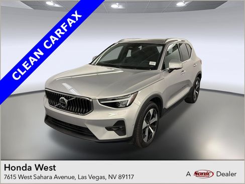 Used 2025 Volvo XC40 B5 Plus AWD/4WD image 1
