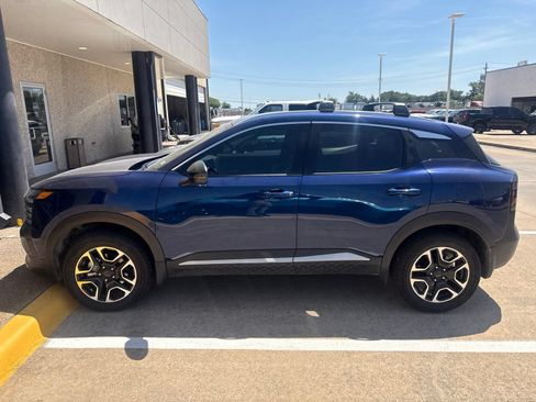 Used 2026 Nissan Kicks SR w/ SR Premium Package FWD image 4