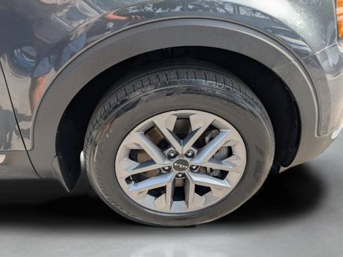 Certified 2024 Kia Telluride LX image 28