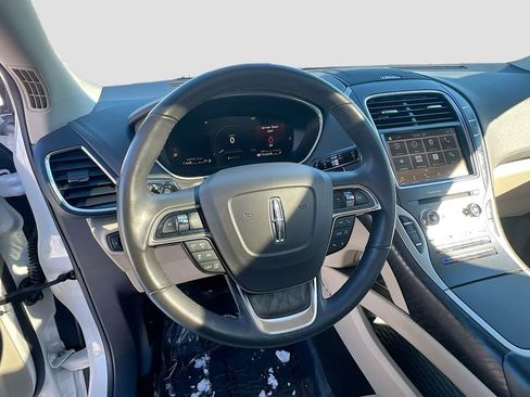 Used 2019 Lincoln Nautilus Reserve image 11