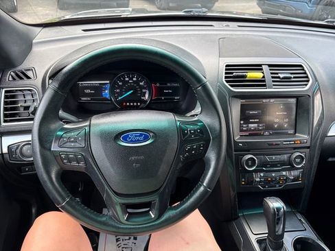 Used 2016 Ford Explorer XLT w/ Equipment Group 202A AWD/4WD image 10