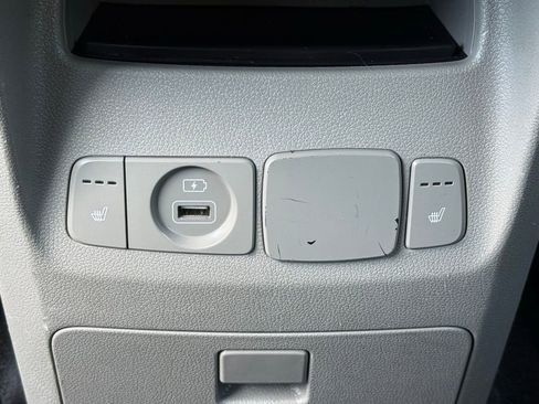 Used 2016 Kia Sedona EX FWD image 16