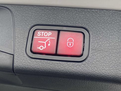Certified 2025 Mercedes-Benz GLB 250 image 12